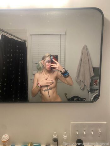 Full leaked Destizzle private photo