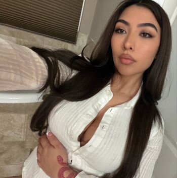 Full leaked Dineromia private photo