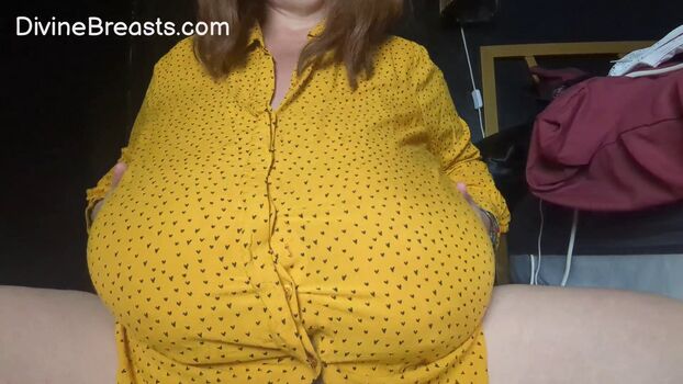 Full leaked Divinebreasts com private photo