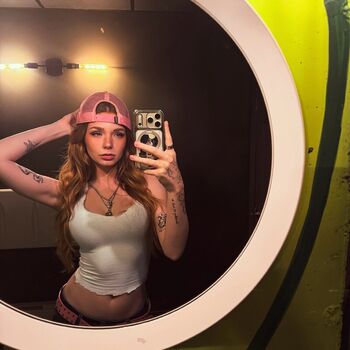 Dj Adrivnna