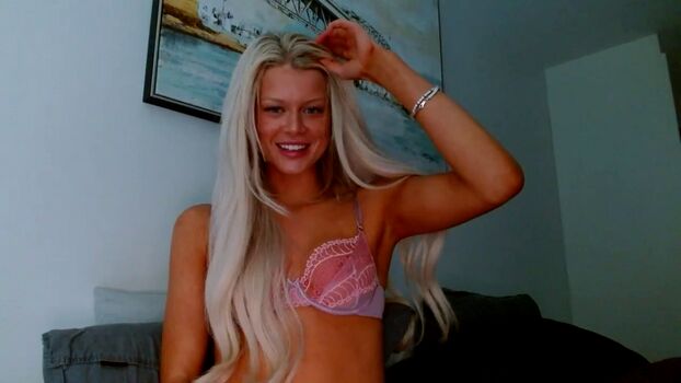 Full leaked Dollyvey private photo