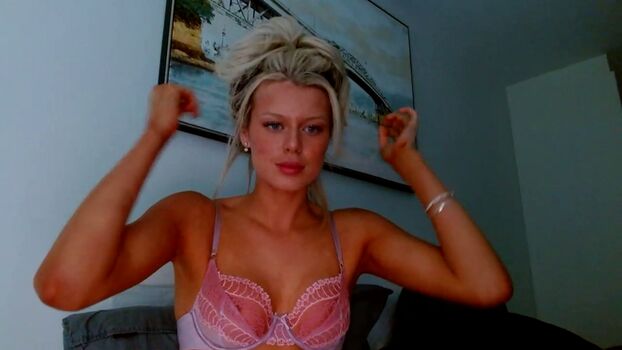 Full leaked Dollyvey private photo