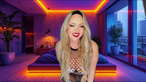 Domme Bombshell