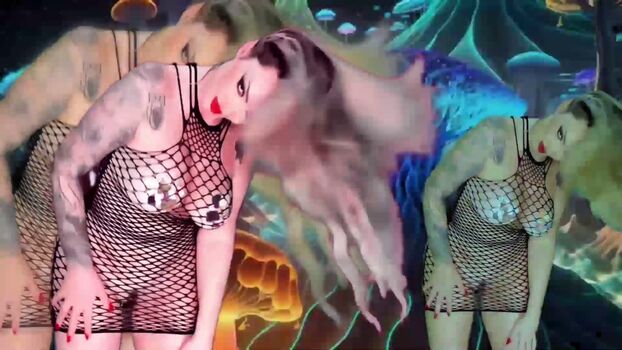 Full leaked Domme bombshell private photo