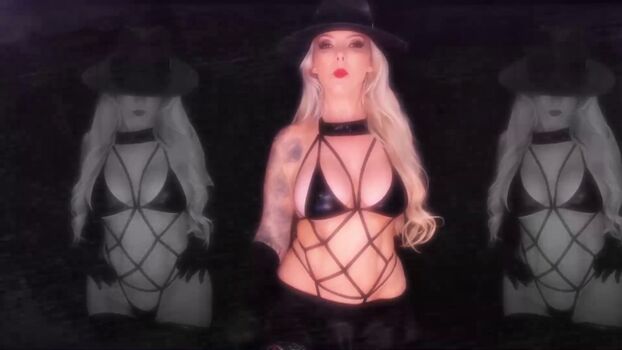 Full leaked Domme bombshell private photo