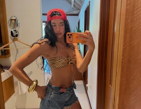 Full leaked Dua lipa private photo