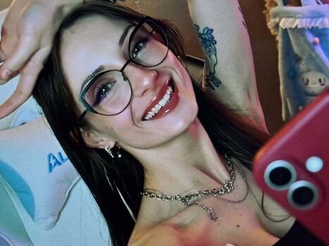 Full leaked Duckiedoll private photo