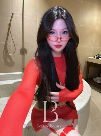 Full leaked Duyenn hipp page private photo