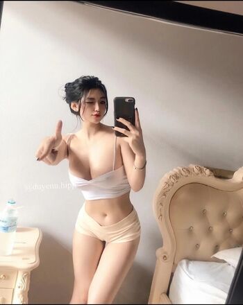 Full leaked Duyenn hipp page private photo
