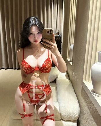 Full leaked Duyenn hipp private photo