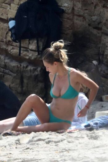Full leaked Dylan penn private photo