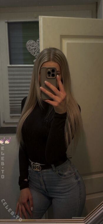 Full leaked E blondie private photo