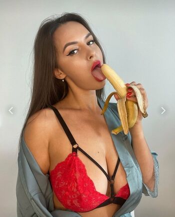 Full leaked Eeemilyyy private photo