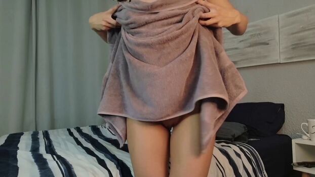 Full leaked Elarahayes private photo