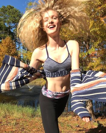 Elena Kampouris