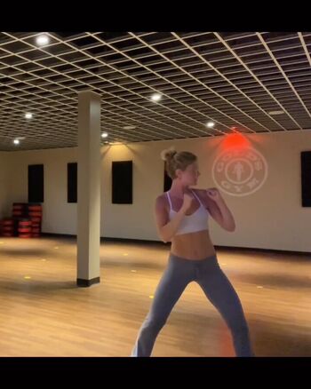 Elena Kampouris