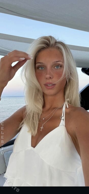 Elena Zoe