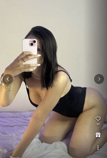 Full leaked Elenamrtn private photo