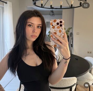 Full leaked Elerievans private photo