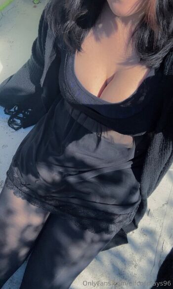 Full leaked Elfcosplays private photo