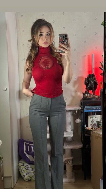 Full leaked Elina page private photo