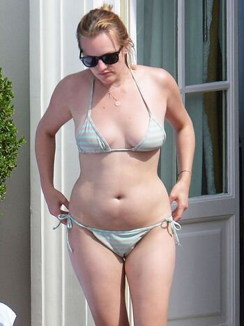 Full leaked Elisabeth moss private photo