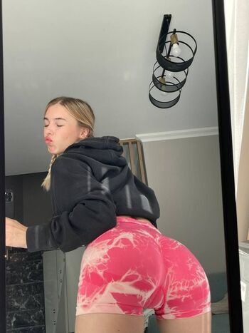 Full leaked Elisecandy page private photo