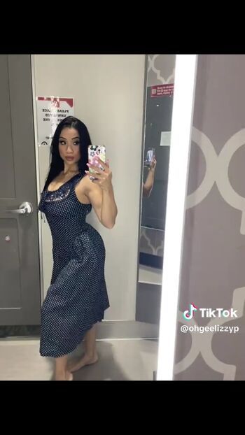 Full leaked Elizabeth private photo