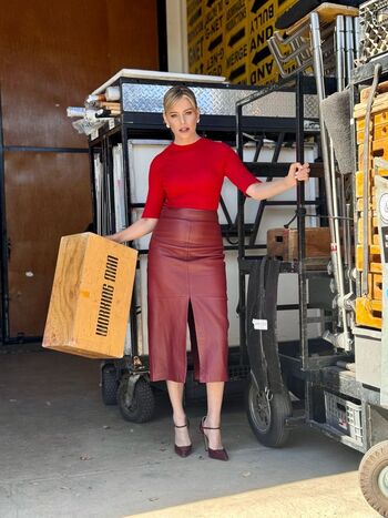 Full leaked Elizabeth banks private photo