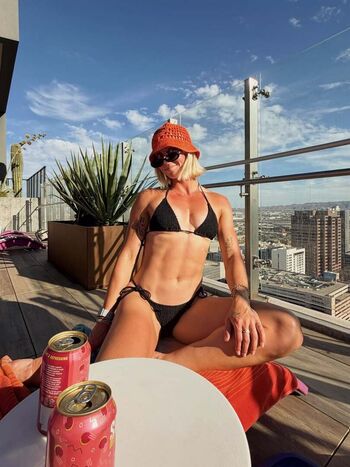 Full leaked Elizabeth clay private photo