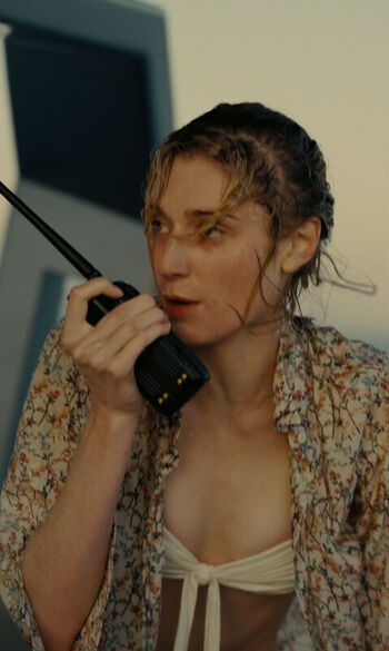 Full leaked Elizabeth debicki private photo