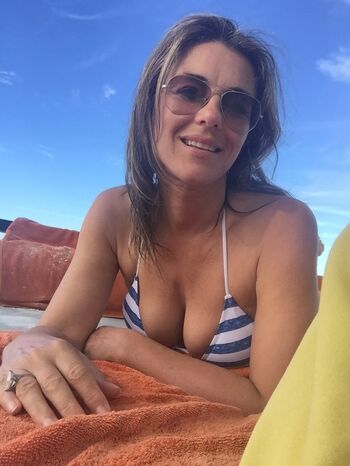 Full leaked Elizabeth hurley private photo