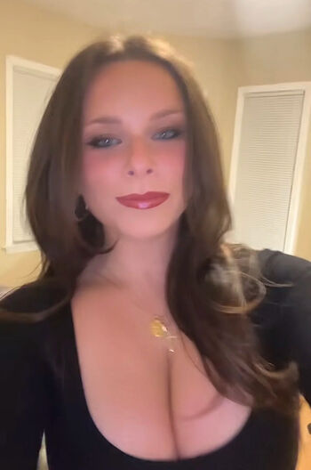 Full leaked Elizabeth owens page private photo