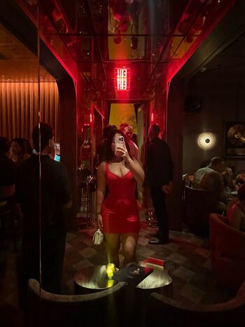 Full leaked Elizabeth vy private photo