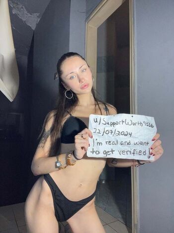 Full leaked Elizabethlynn page private photo