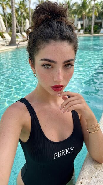 Full leaked Elizabrowne private photo