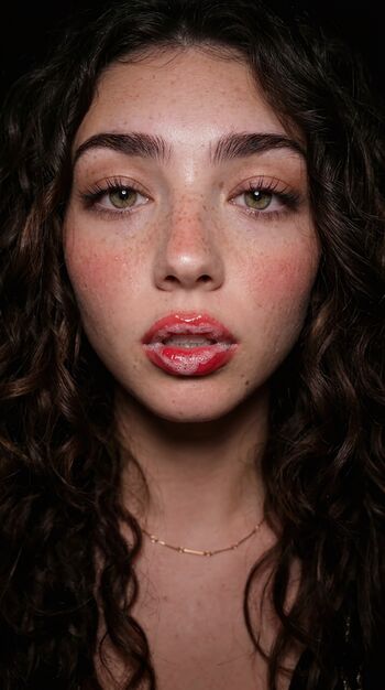 Full leaked Elizabrowne private photo