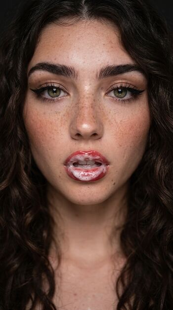 Full leaked Elizabrowne private photo