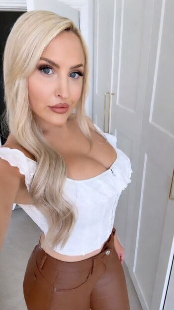 Full leaked Eljonesuk private photo