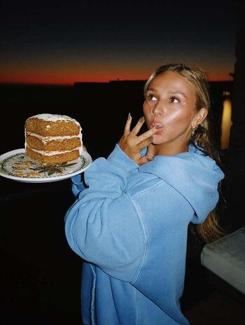 Full leaked Ella horan private photo