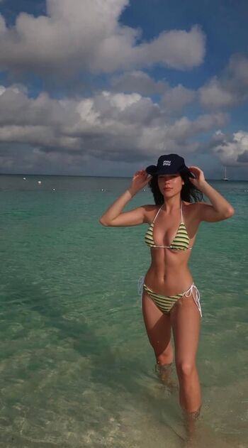 Full leaked Ella mendelsohn page private photo