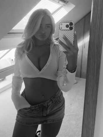 Full leaked Ellagbradley private photo