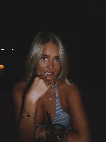 Full leaked Ellagbradley private photo