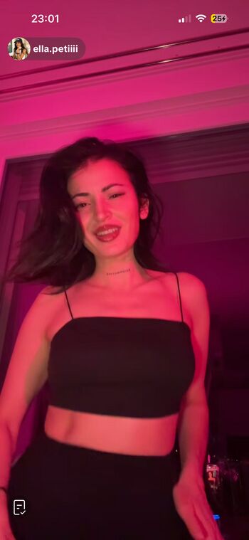 Full leaked Ellapetiii private photo