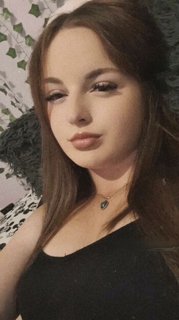 Full leaked Ellaroxxz private photo