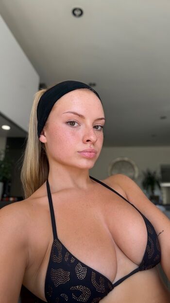 Full leaked Elle botterill private photo