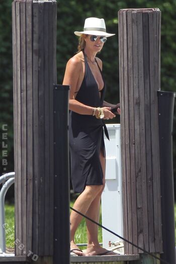 Full leaked Elle macpherson page private photo