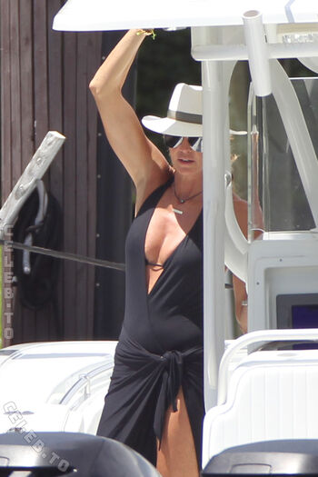 Full leaked Elle macpherson page private photo