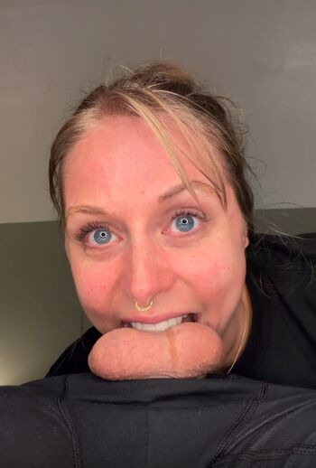Full leaked Ellenglow private photo