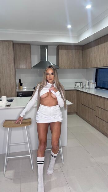 Full leaked Ellesparkss private photo